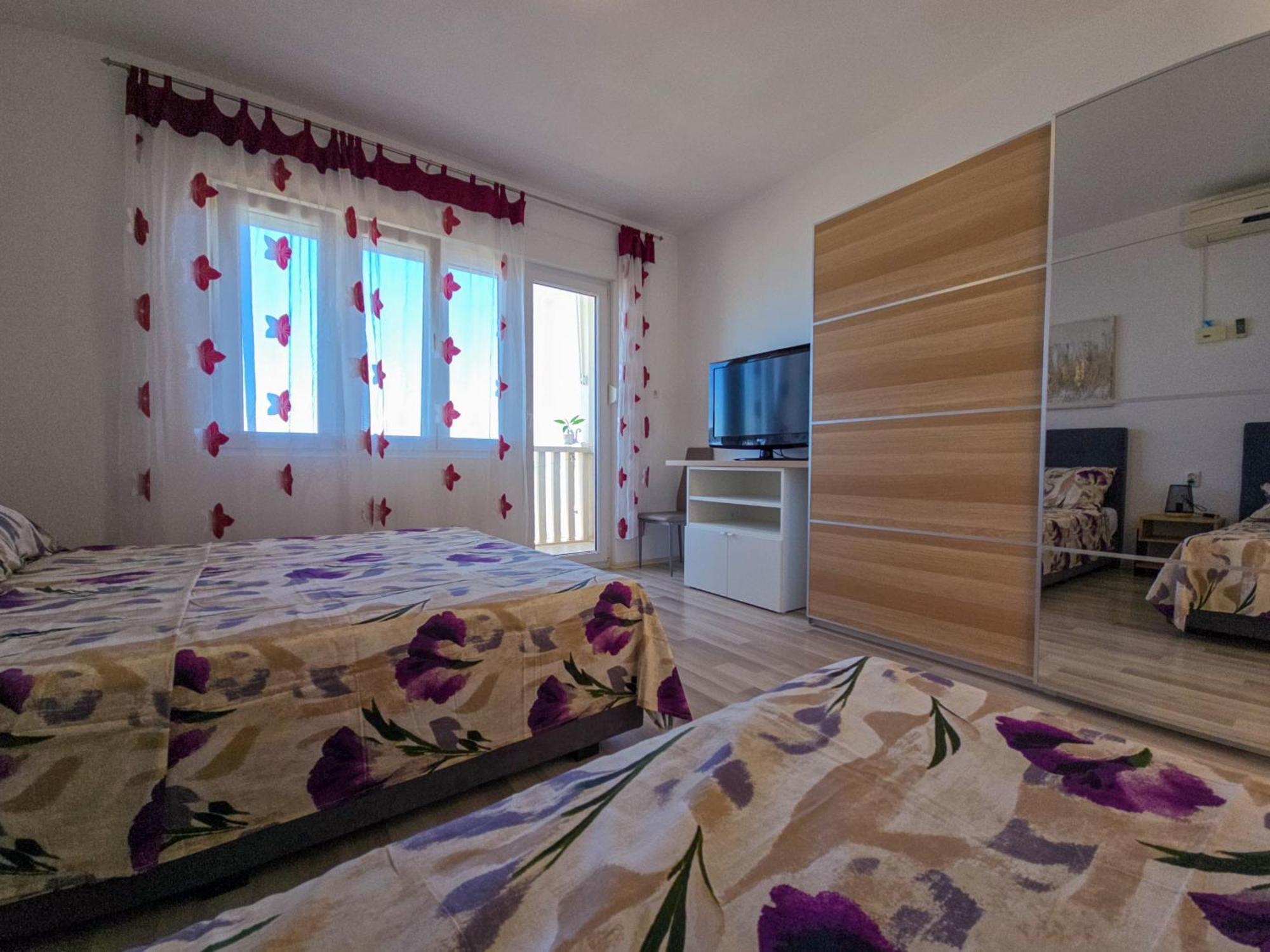 Apartments Neda Omis Ngoại thất bức ảnh